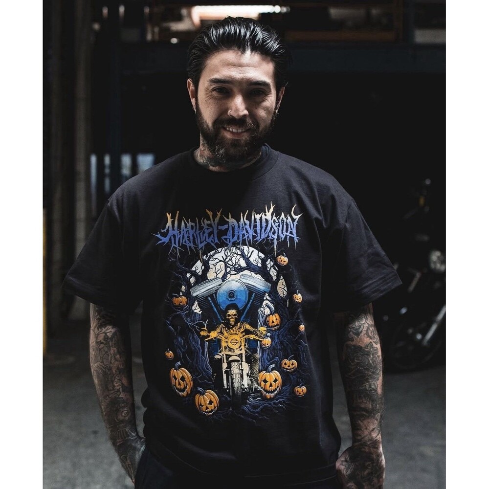 Harley-Davidson Graphic T-shirt of A Skeleton Rider & Carved Pumpkins Size Small